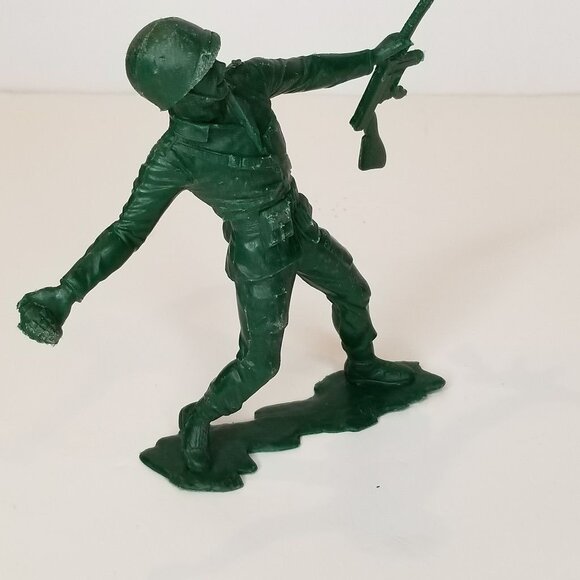 1964 Louis Marx Toy Green Army Soldiers Large 5"-6" with Guns Lot Of 4 - Picture 8 of 11
